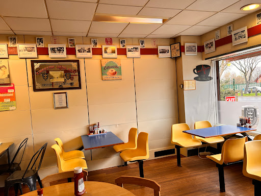 Robins Cafe - Visual