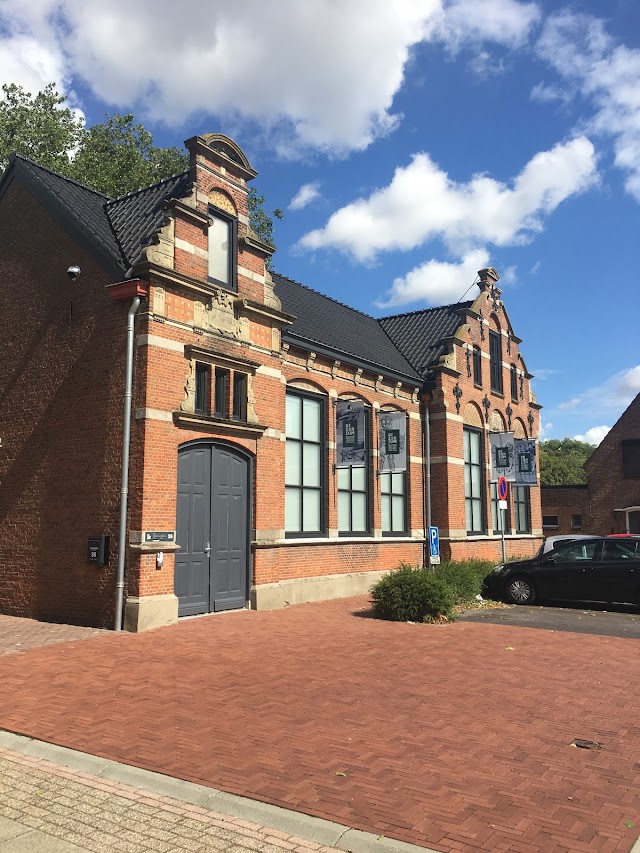 BIZARIUM