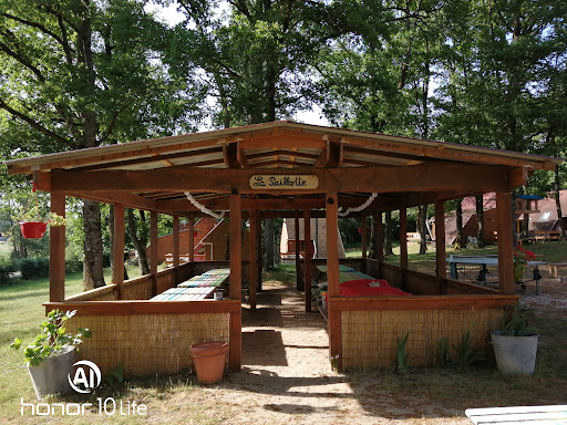 Photo de Les Charmettes : Gîte de charme avec piscine au calme pleine nature dans la Creuse à Bussière-Dunoise (23320)