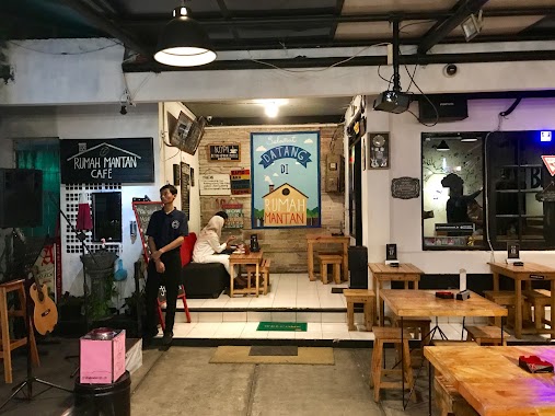 Rumah Mantan Cafe & Nostalgia, Author: Ias Naibaho