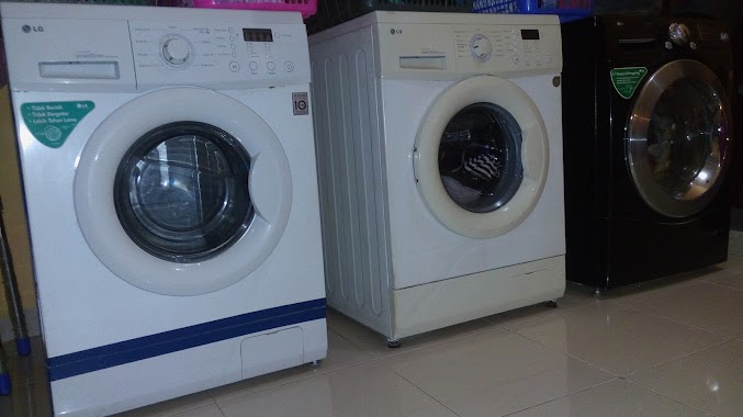 Laundry Berkah, Author: Yuli Yuli