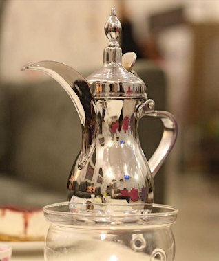 مقهى قهوة أمي النسائي, Author: أبو فهد