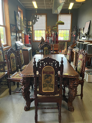 Staples Mill Antiques - Thumbnail