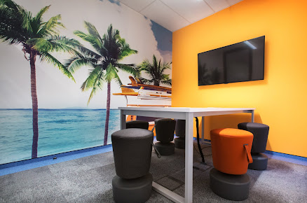 Af1qipnzxihjrcmx Uxixyc1mxkvueyy 8tknqyl94vz=s438 K No