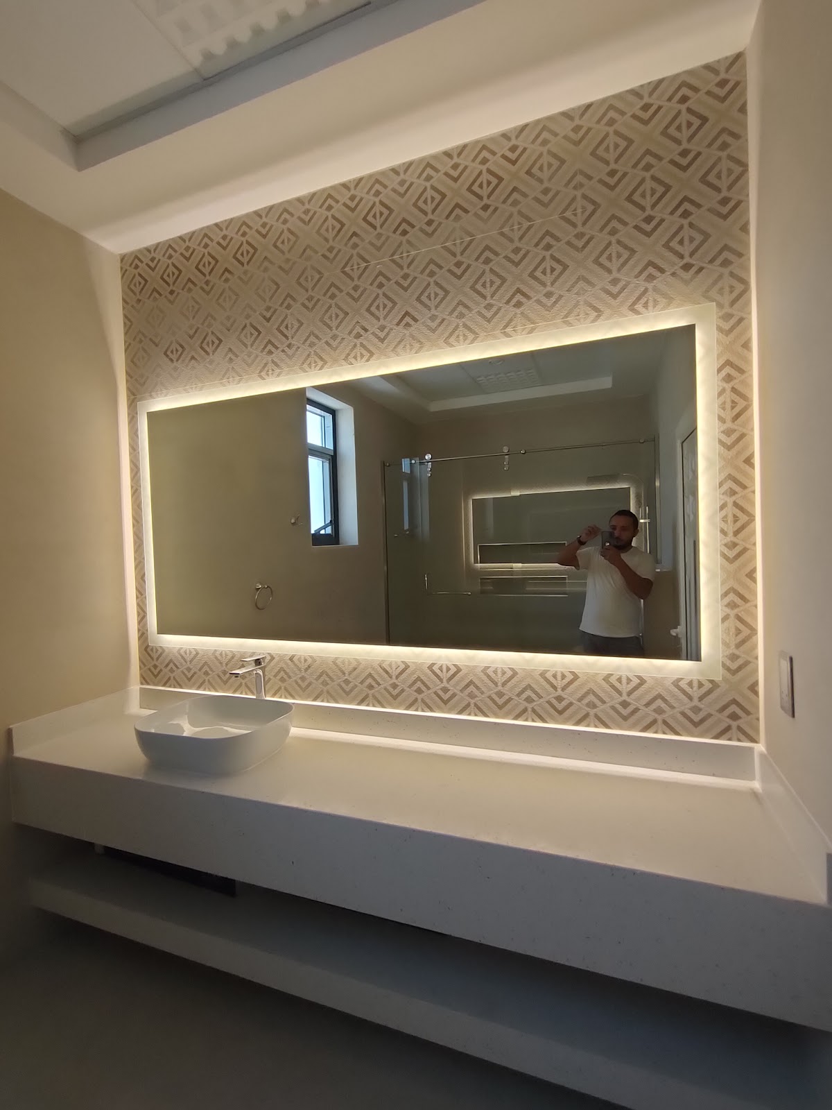 التميز والإبداع لتركيبات الزجاج - صورة 2