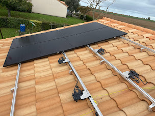 Photo n°5 de HBR-ENERGIES à Coulonges-sur-l'Autize (Usine de panneaux solaires photovoltaïques)