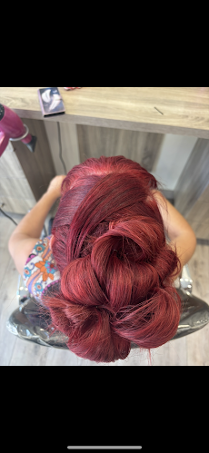 Opinii despre LUNAR în Ιωάννινα - Κουρείο