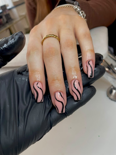 Gemini's Beauty Ross - Thumbnail