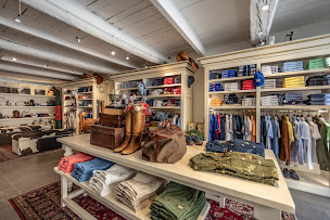 Photo n°13 de La Martina à Saint-Tropez (Magasin de vêtements pour femmes)