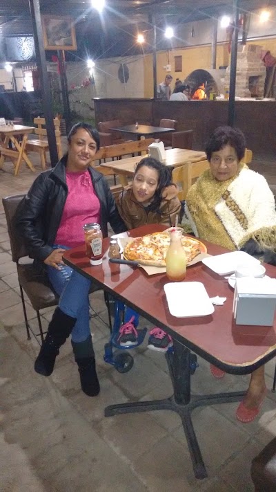 Photos of Amore Mio Pizza a la Le&ntilde;a