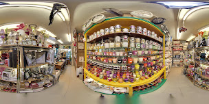 Photo n°17 de Cadeaux Malins - Bougies parfumées artisanales, linge et décoration, maroquinerie, bijoux fantaisie, jouets à Opio (Magasin de jouets)