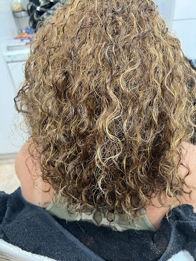 Yoly Dominican Salon - United States