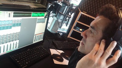 Photos of Radio Cordial - LRH337 - FM 104.3 MHz.