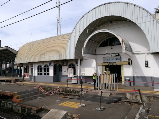 Roti O Stasiun Bojong Gede, Author: Stefanus Widyamurdani