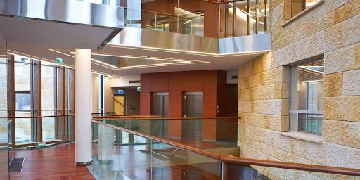 Potrzuski.pl - autorskie projekty i produkcja drzwi oraz mebli - salon firmowy