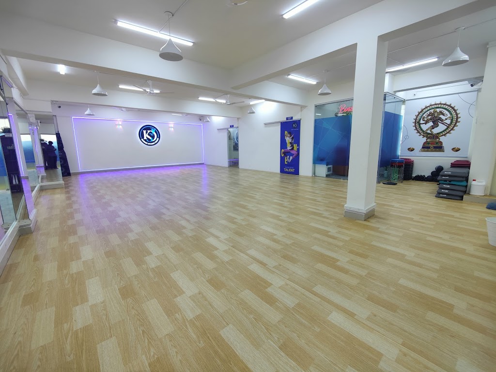 Kosmic Studio 4 Danz Dance Zumba Classes Shivam Rd Dd Colony