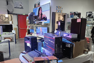 Photo n°12 de Coudrais Music Light à Beaupréau-en-Mauges (Service de réparation de téléviseurs)