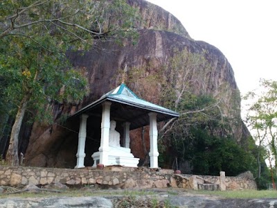 Photos of Nagolla Purana Viharaya (නාගොල්ල පුරාණ විහාරය)