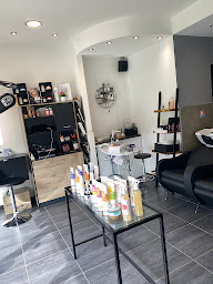 Photo n°2 de Mallia à Émerainville (Salon de coiffure)