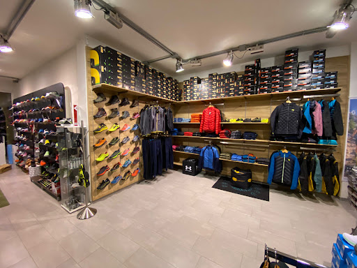3.30 running store - Visual