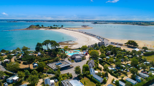 Photo de Résidence Kersaliou Ty Prat piscine vue mer à Roscoff (29680)