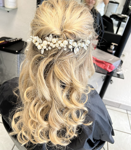 Friseursalon ,, haarsträubend gut,, - Thumbnail