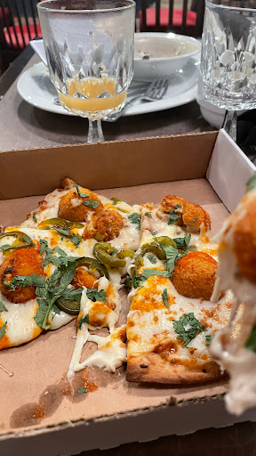 Itza Pizza - Visual