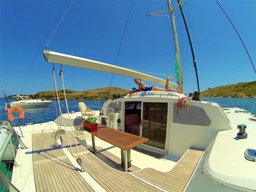 Catamaran lodos