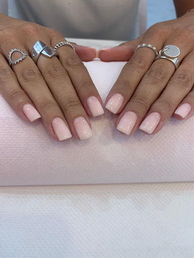 Location robe de soirée - beauté - Manucure - Onglerie - Nails - Location robe de soirée Paris - 94 -dress rental-vernis FR - Thumbnail