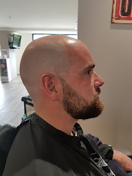 Photo n°32 de Coiff'& Moi Coiffeur Mixte Barbier Visagiste à Montfort-sur-Meu (Barbier)