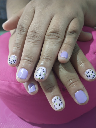 Colored Nails - Thumbnail