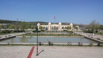 Kütahya Dumlupınar Üniversitesi Şehit Astsubay Ömer Halisdemir Kütüphanesi