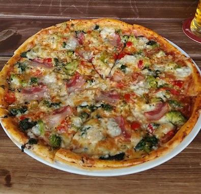 Pizza Šariš, Author: Rado M