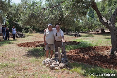 Μνημειο των 6 θαμενων Ελληνων Στρατιωτων του Β.Π.Πολεμου