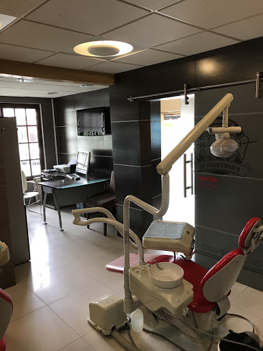 Odontología Integral Tepic; Implantes Dentales, Rehabilitación Bucal, Endodoncia.