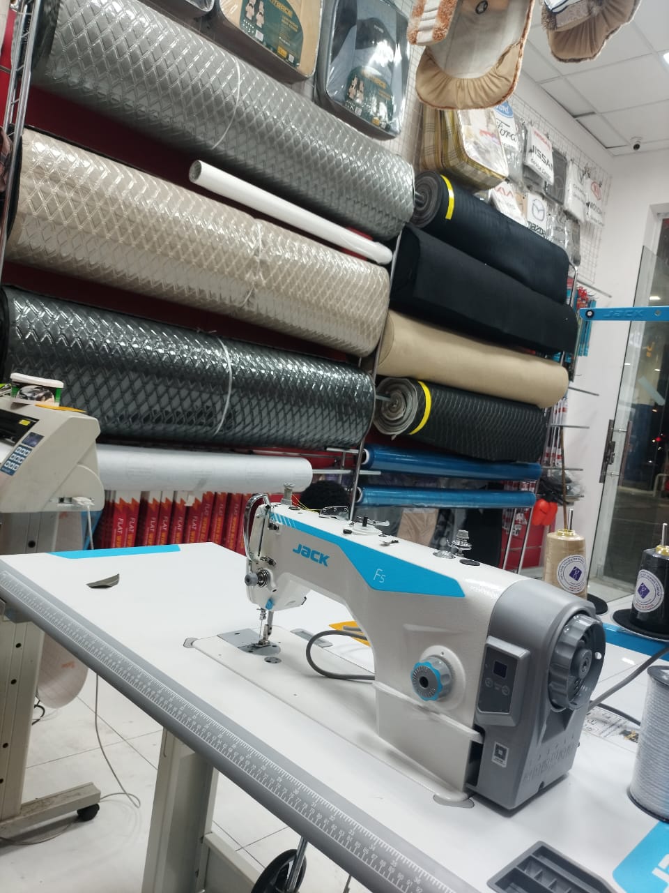 زينة سيارات والتنجيد - صورة 2