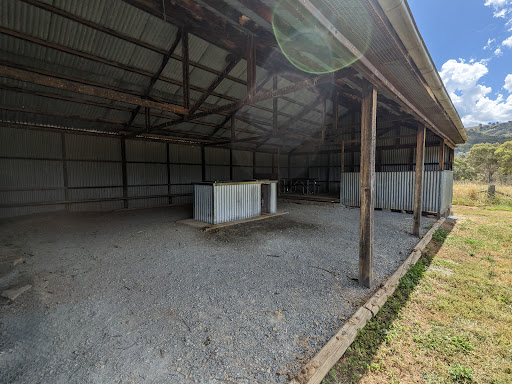 Tin Hut Dam Carpark - Thumbnail