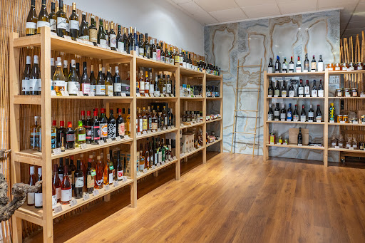 Melicatesen, productos de la tierra. Vino y regalos en Denia. Wine and presents.