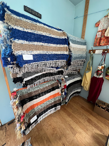 R & E Quilts (Amish) - Thumbnail