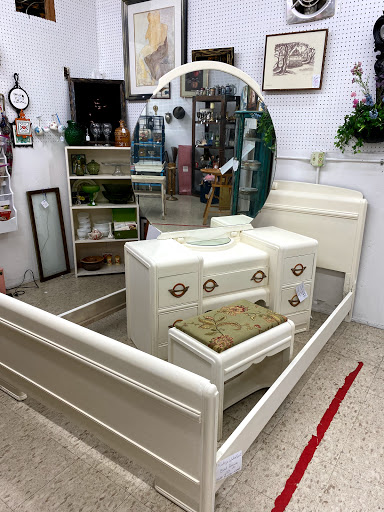 Country Store Consignment - Visual
