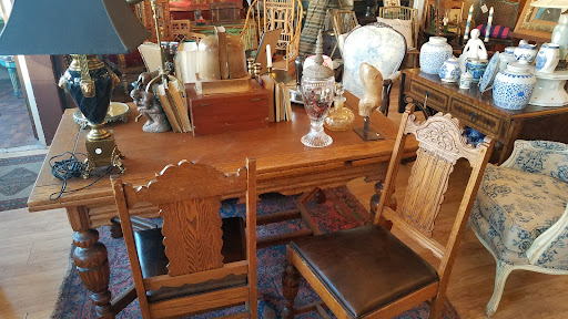 Reed & Taylor Antiques Gallery - United States