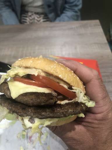 Photo 3 - Burger Express Val