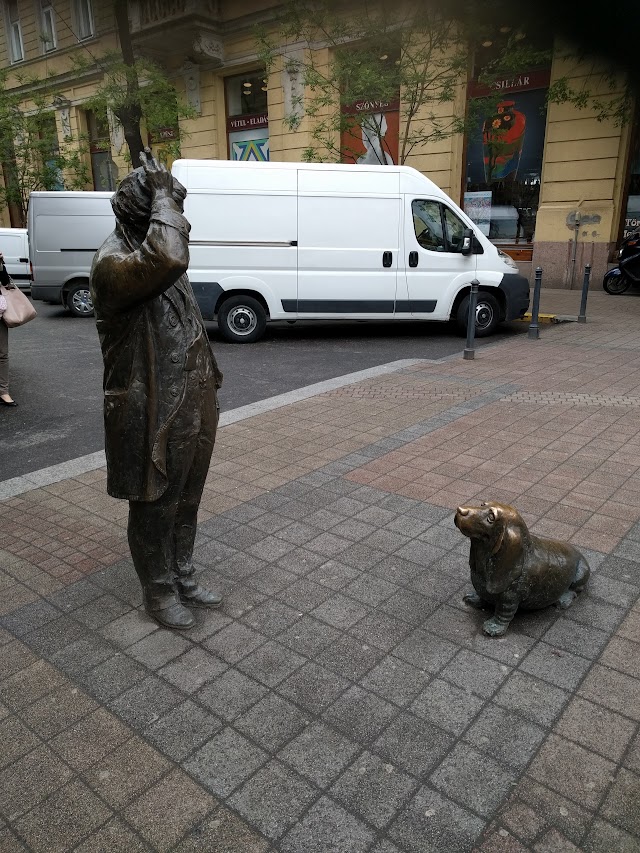 Columbo Statue