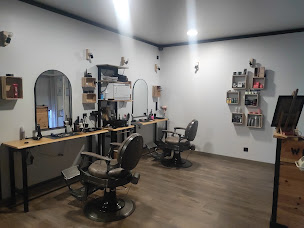 Photo n°2 de Hair Street coiffeur et barbier à La Madeleine (Salon de coiffure)