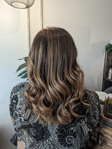 B-hive hair lounge - Thumbnail