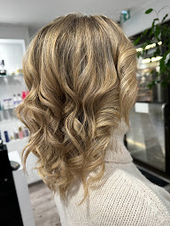 Photo n°15 de Hypnose Coiffure à Compiègne (Perruquier)