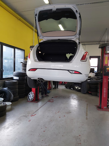 GI.GA PNEUS SNC DI GIRELLI LORIS E C. - Driver Center Pirelli - Thumbnail