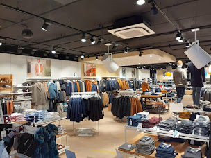 Photo n°3 de Jules Buchelay à Mantes-la-Jolie (Magasin de smokings)