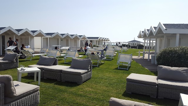 V Lounge Beach