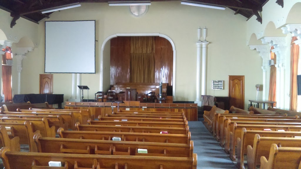 Primera Iglesia Bautista, Monterrey — Av. José Silvestre Aramberri,  teléfono 01 81 8342 5767, horario de apertura